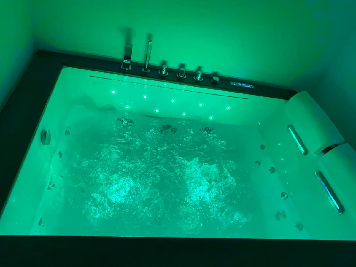 Suite Hot Tub