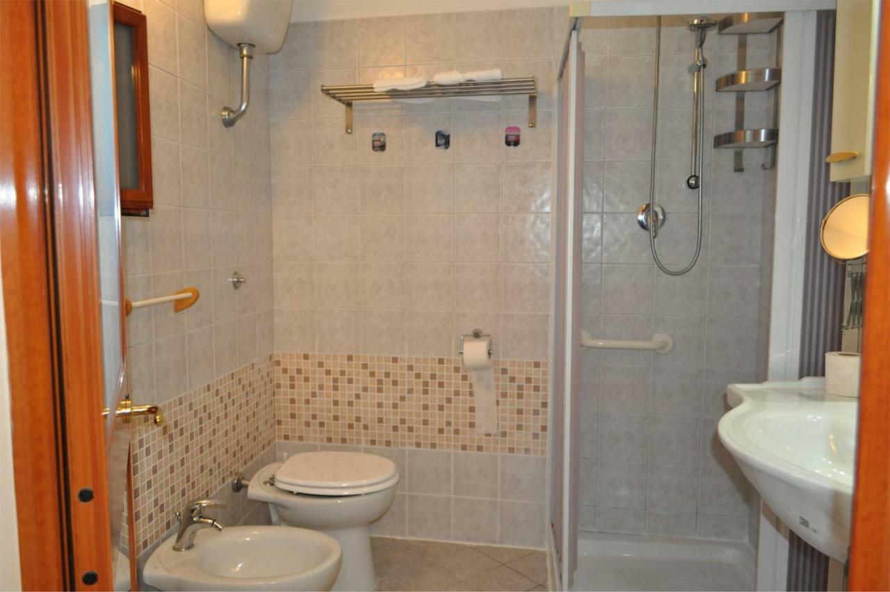 Single Room Private Bathroom